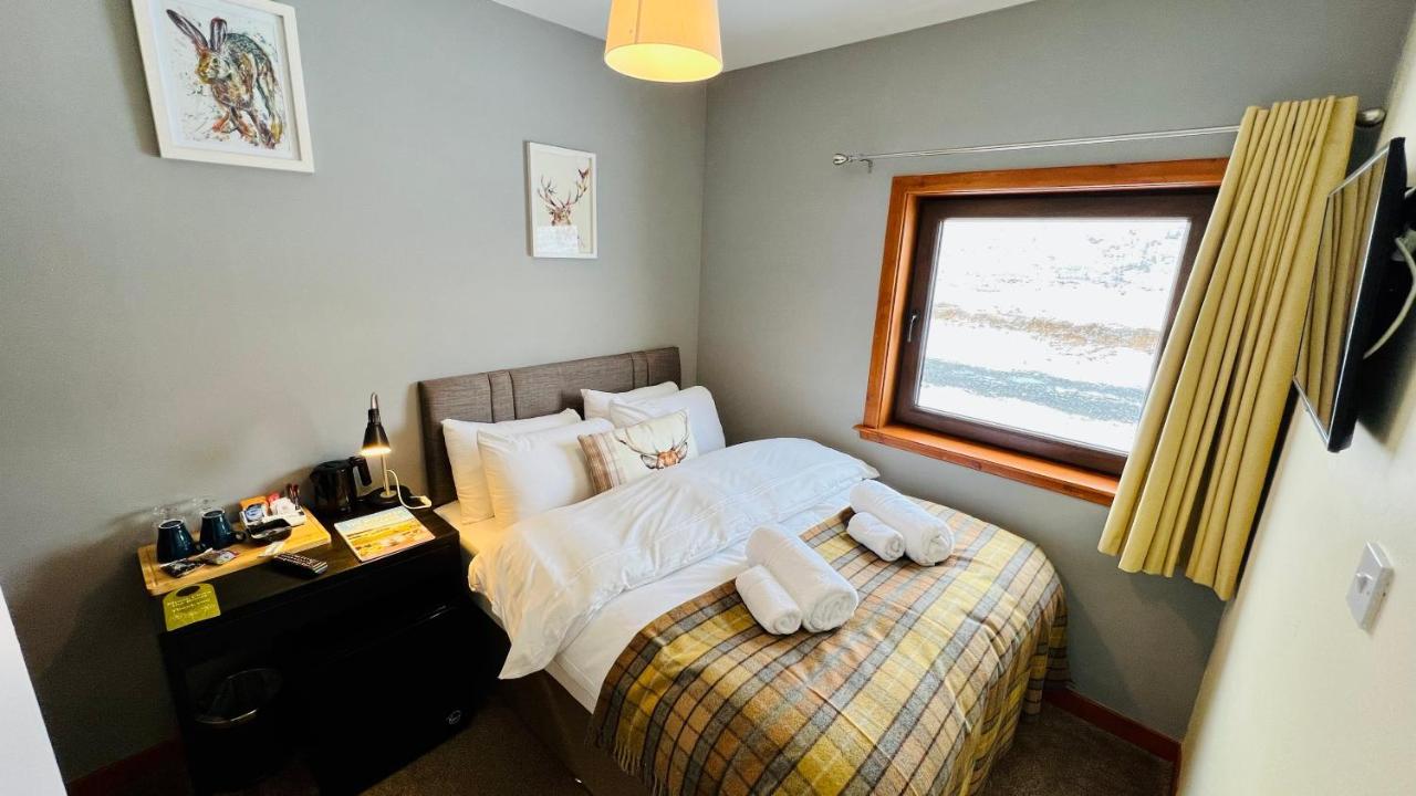 Aultguish Inn Гарв Екстериор снимка