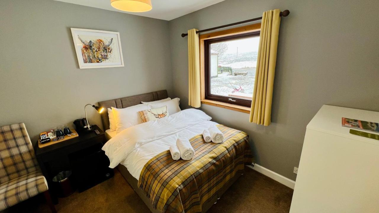 Aultguish Inn Гарв Екстериор снимка