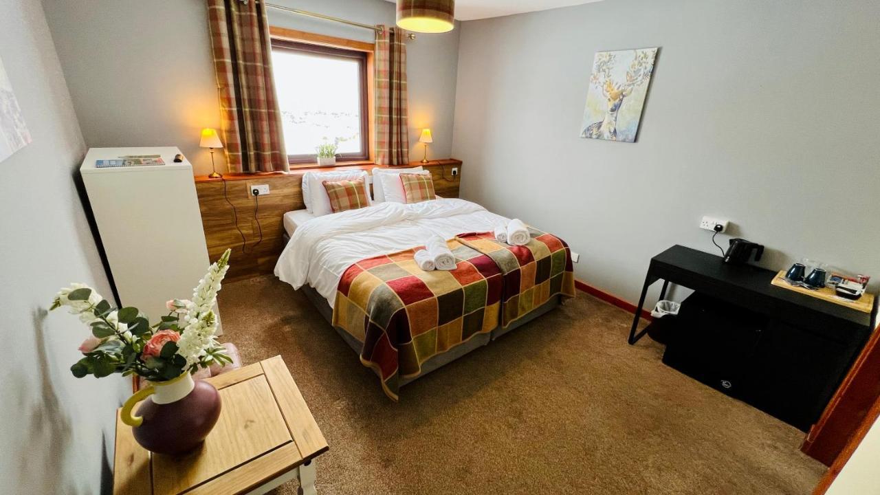 Aultguish Inn Гарв Екстериор снимка