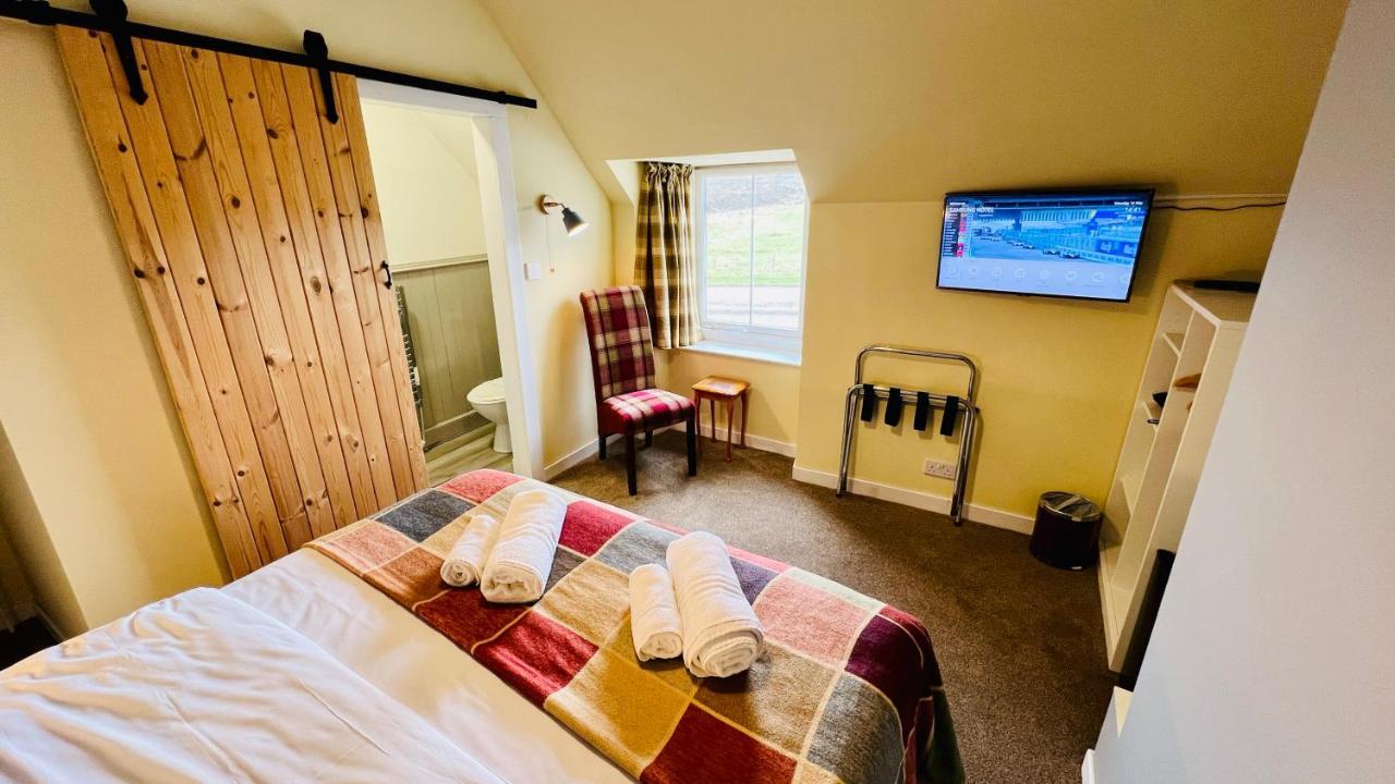 Aultguish Inn Гарв Екстериор снимка