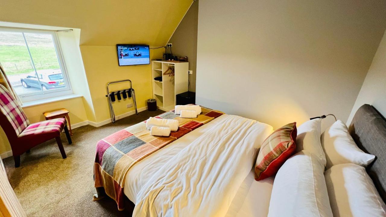 Aultguish Inn Гарв Екстериор снимка