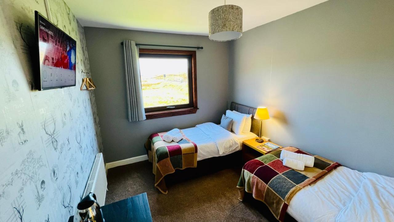 Aultguish Inn Гарв Екстериор снимка